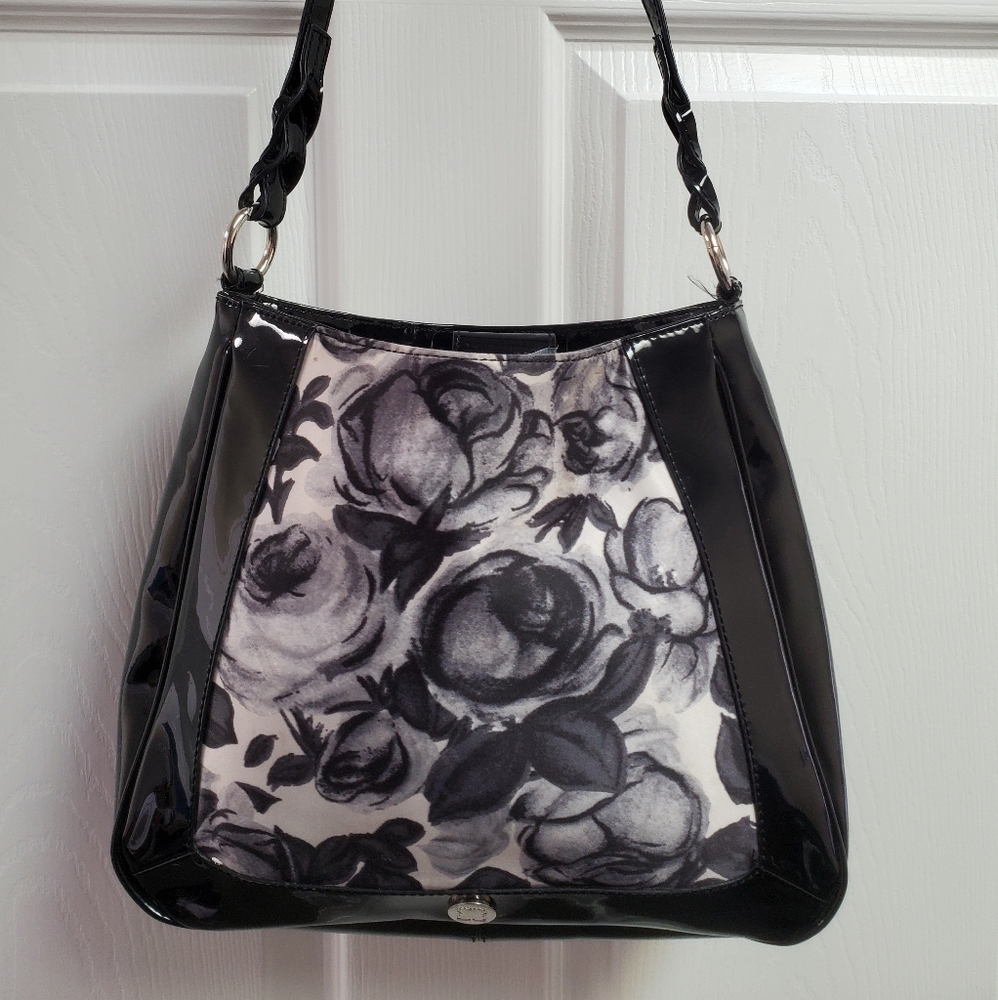 Vintage Liz Caliborne black and white flowered purse with magnetic closure
